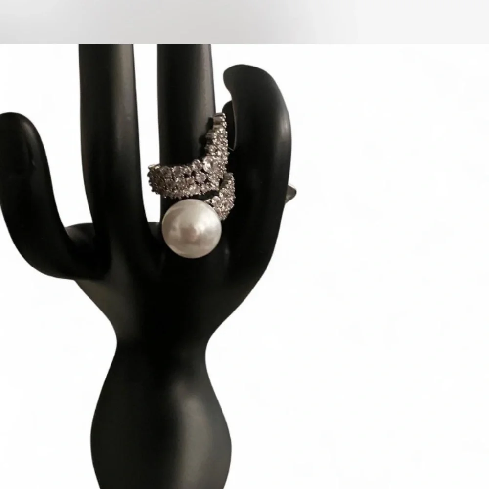Soft girl,going out vibes,Sophisticated Pearl and Crystal Ring